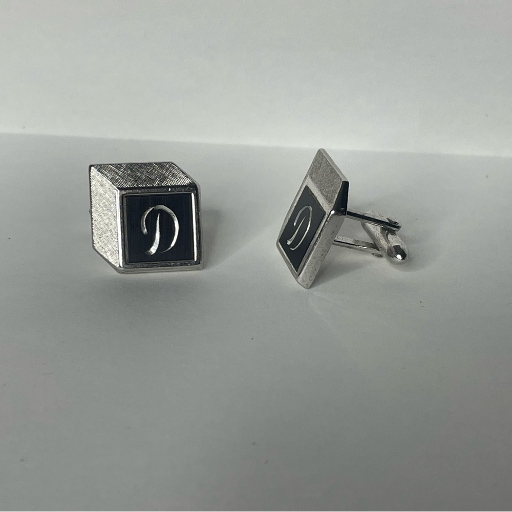 Swank Cuff links with “D” initial. Silver with black inlay - Picture 2 of 3